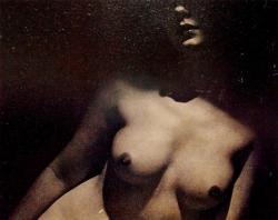 poboh:  Nude in Shadow, 1941, Max Dupain. (1911 - 1992) 