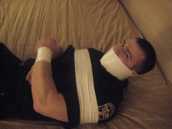 tapegaggedboy:  This cop busted in on the wrong room… 