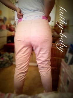 faithy-baby:  Being daring! You can even see the princesses through my pink jeans!!