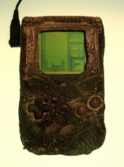 wibblywobblytime-ywimey:  kingcheddarxvii:  One of my favorite pieces of Nintendo history is the Gulf War Game Boy. It’s pretty well-known among Nintendo fans but hey! It might be news to you! After a bombing during the Gulf War, the Game Boy’s owner