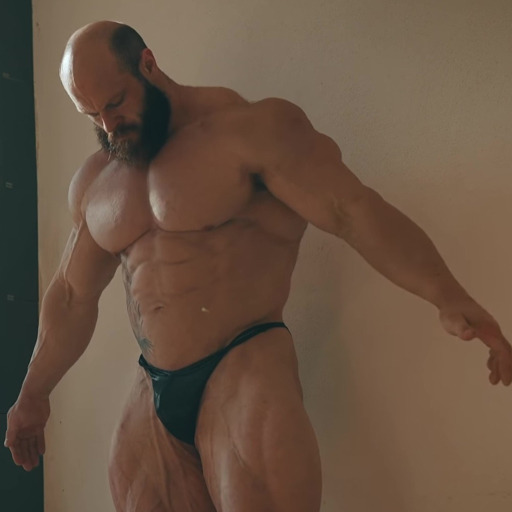 worshipper-of-muscle:Max O’Connor