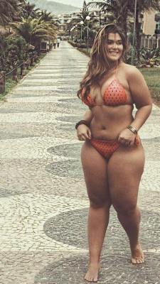 Thick thighs on this chubby tan beauty