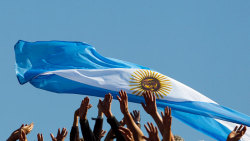 yosolosiento:  yo argentino,,  reblog si sos Argentino, sino lo sos no hagas nada, gil 