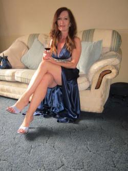 HOT&hellip; HOT&hellip; HOT! Gorgeous mature with incredible long legs that need to be spread so I can eat her pussy!
