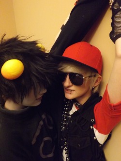 hotchameowmile:  Two of the best Homestuck cosplayers in existence.  I am so glad to have been able to take these photos.  You guys are rad.  I love you both, and I think these all turned out perfect. Dave: dancinghomestuckforever Karkat: etherpret