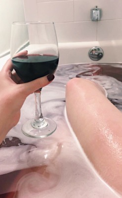 erotic-nonfiction:  This bath bomb makes it look like I’m bathing in wine