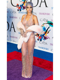 nudiarist:  Wendy Williams on Rihanna’s Dress: She’s Totally Inappropriate | MadameNoire http://madamenoire.com/435708/public-nudity-okay-wendy-williams-goes-rihannas-see-cfda-dress/  &ldquo;She was showing all booty crack and all areola. You wanna