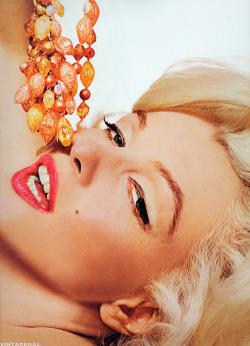 vintagegal:  Marilyn Monroe photographed by Bert Stern, 1962