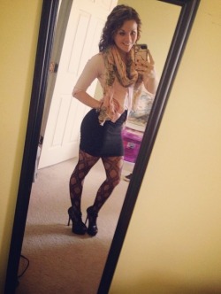 babes-in-dress: Tight skirt and decorative stockings http://tiny.cc/8wqtiy