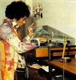 thevisualvamp:  quadrafonica: Hendrix  Jimi  👏👏👏👏👍👍👍😜😜😜🙏🙏🙏