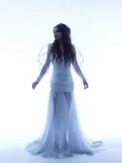 officialsarahbrightman: “For her latest, Dreamchaser, Sarah is off to space, not on some imaginary set of wings but on a space shuttle. In fact the album comes with a bonus DVD where Sarah talks about her dreams, where she visits a Russian space lab