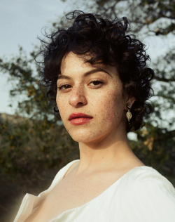 puppy95:  oliviabeephoto:  Alia Shawkat for The Cut by Olivia Bee Styled by Susan Winget    I’m gay™ 