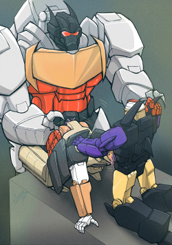 eabevella:  Grimlock/Fulcrum/Krok sandwich. So… Grimlock miraculously recovered. He is still very found of the K-con, and Krok is not bad a strategist for a con. Hence the 3-some.  