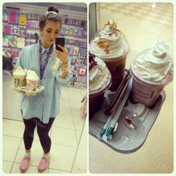 Retail survival: #Starbucks #happyhour  #nearlydied u Lewis #me #Selfie #frappacino #coffee #nom
