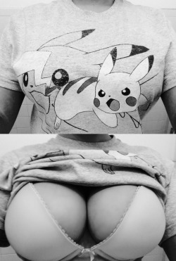 sexy-uredoinitright:  goldennfoxx:  Pikachu 😘  pikachu is like….   