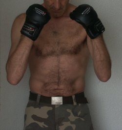 wrestlerswrestlingphotos:  daddies wearing boxing gloves GlobalFight personals