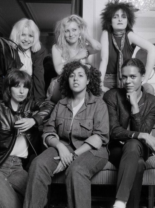 robert-smiths-underpants:  poeiraefemera:Debbie Harry (Blondie), Viv Albertine (The Slits), Siouxsie Sioux (Siouxsie and the Banshees), Chrissie Hynde (The Pretenders), Poly Styrene (X-Ray Spex) and Pauline Black (The Selecter).    💓 All of my favourites