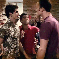 Un paso adelante (2002): 1x02 “Desnudos”Víctor Mosqueira con Miguel Ángel Muñoz (7,8), Asier Etxeandia (6,8) y Pablo Puyol (8)