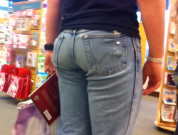Hot Nerd Ass in Jeans @ Barnes &amp; Noble Greatest Hits Part 32 
