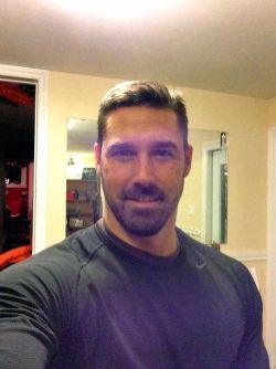thisutahbear:  barebearx:  scsitek:  cigartop:  Meet Duke Bradley from Toronto. 411 readily available on the Internet: he lives at the gym, he is gay and married, he does play around, reviews are 50/50 on whether he’s any good in bed, he’d like you
