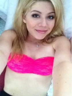 trae12342:  Jennette McCurdy leaked nudes