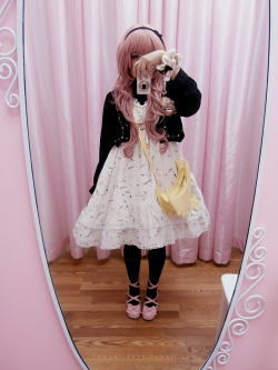 lemontree11:  Outfit from yesterday when I was at Fairytale Boutique.  Not toooooo fond of the outfit, but I’ll do better next time :P OUTFIT RUNDOWN JSK- Angelic Pretty Blouse- Off Brand Vest- Off Brand Accessories- Angelic Pretty, Emily Temple Cute,