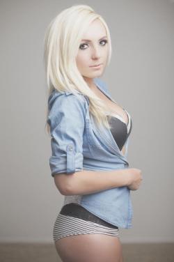 nigri-nation:  We are all big fans of Jessica but let us not forget some other smexy ladies who are gamers, cosplayers, and just plain amazing people. Be sure to follow them all! Jessica Nigri Fan Page https://Angelica Danger Dawn Fan Page Amie Lynn Fan
