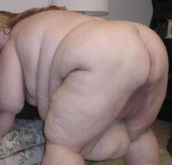 moreandmoretolove:  (via aq2.jpg in gallery sssbbw (Picture 2) uploaded by whose2big on ImageFap.com) 