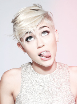 Miley Cyrus. ♥  Kiss me. ♥