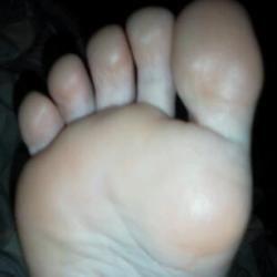 toered:  Who’s else wants to suck on those little toes