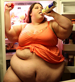 brendakthedonutgirl: french-fat-admirer:  Trysta Her Bigcutie website : here  Mood 