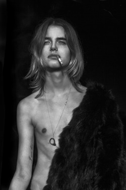 androadiction:katalepsja:Maarten Convens / photographed by Riccardo Dubitante for D’Scene  ***
