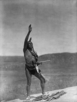 magictransistor:  Edward S. Curtis. Invocation, Sioux. 1907. 