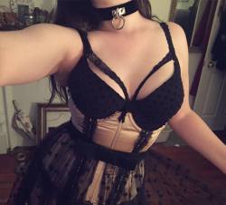 whisperingswan:  Outfit from this past weekend ♠️ #kink #lingerie #vintagelingerie #vintage #kinky #harness #polkadots #bustier #collar #bdsm #romanticgoth #victoriangoth #me #selfportrait #selfie