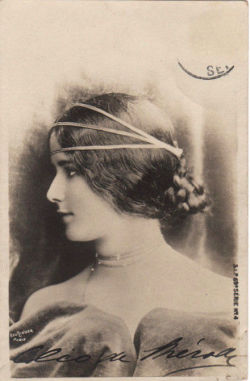 oorequiemoo:  Cleo de merode french postcard, 1905 Photography: Reutlinger, paris Editions S.I.P, série 14 