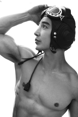 melaninmuscle:  And today the internet discovered Ludi Lin 
