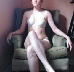 hellolittle-red:  here’s some old extra pictures of me feeling like a queen rocking her throne. 