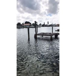 Calm before a storm 🌊    #stpetersburg #florida #leighbeetravel #docks #ocean #storms  https://www.instagram.com/p/B113kkpJxQC/?igshid=k6x40x5ivogs