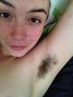 achselhaare:  frinklesprinkles:  8 months strong and I’m feeling beyond proud of my bb armpit gardens :’)  food for thought: really want armpit tattoos  Submit your pits to www.dont-shave.com :) 