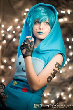 ohsnapplecrackpop:  Do you want to play video games? ~ Cosplayer Photographer: Trent Chau Photography Much love and help from this awesome chick  &gt; u&lt;