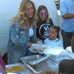 autohaste:  thecoolestlame3:  jayoncecarter:  September 8, 2017Beyoncé, Blue, Ms. Tina, Michelle Williams, Larry Williams, Larry Beyincé, and more serving the survivors of Hurricane Harvey in Houston.  Why she wearing gloves? I want Beyoncé hands all