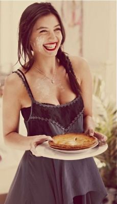 learn-to-justbreathe:  Would you like some of my creamy pie cocoa-tartan …it’s still warm.  Yes learn-to-justbreathe I’ll have a slice.