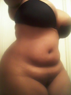 captaincharge:  moan-milkshake:  “ she can still be yummy with a tummy”   FOLLOW CAPTAINCHARGE.TUMBLR.COM IF U LUV THICK BITCHES!!!