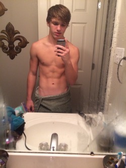 just-a-twink-again:  joelk1691:  Fresh out the shower😌 ortho appointment today 😁  wowwww 