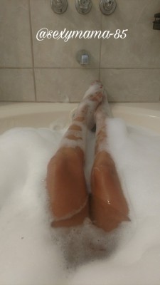 sexymama-85:  Happiness is a long warm bubble bath