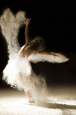 sparksflyupwards:  artchoface:  elenoa:   Ludovic Florent&rsquo;s series “Poussières d’étoiles” (Stardust).   This is fucking gorgeous  whoaaaa D: so beautiful!  I didn’t realize she was naked until like the third picture 