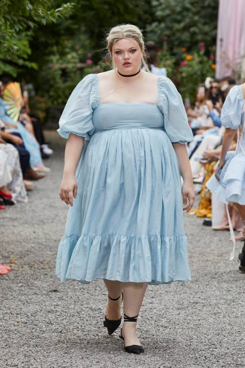 thinfatfit:  size diversity on the Selkie runway pt 2https://fashionista.com/2021/09/selkie-puff-dresses-clothing