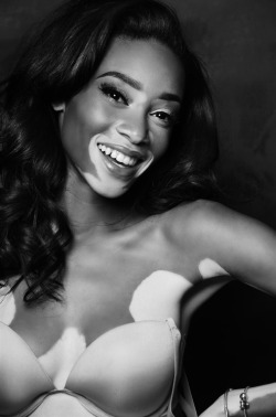 thefashionyoleauxist:Chantelle Brown-Young / Winnie Harlow.