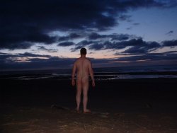 Naked on the beach,  The first light of the new day,  The magical hour. https://t.co/b9iZZ1iMeH  https://twitter.com/DeepEarthDream/status/739119595370479617?s=19