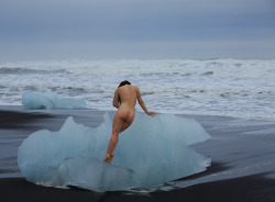 theresnoplacelikeyourmouth:    Nicole Vaunt // by Rod Cadenza // from the Arctic Nude workshop in Iceland   